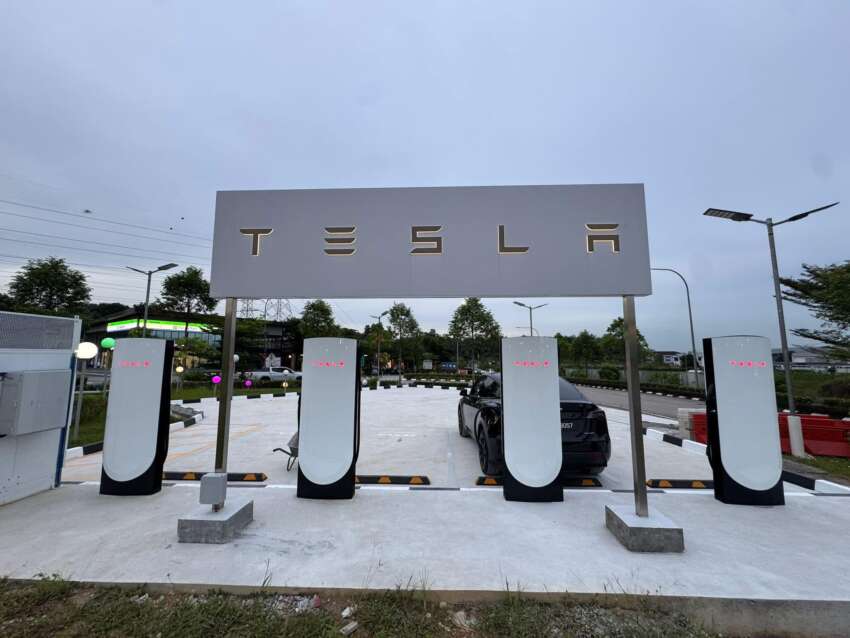 Four new Tesla V4 Superchargers at Skudai R&R, two new Destination Chargers at Shangri-La Hotel KL 1865136