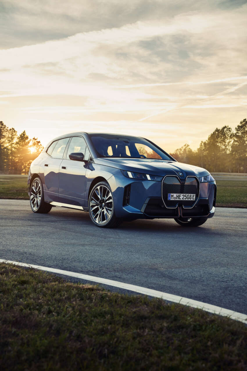 2025 BMW iX facelift debuts – new look, more power, bigger batteries; up to 659 PS, 701 km WLTP EV range 1877460