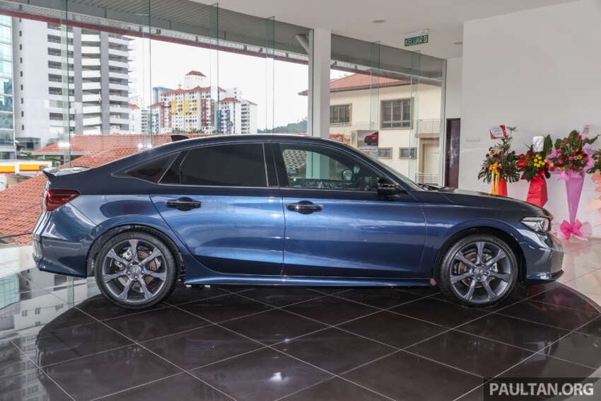 Honda Civic <em>facelift</em> 2025 — pilihan warna Canyon River Blue Metallic baru ganti Lunar Silver Metallic 1873630