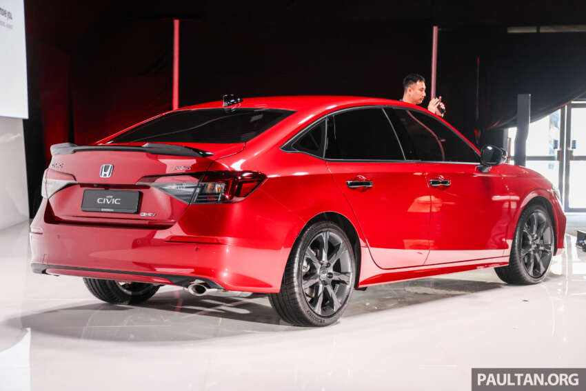 Honda Civic facelift 2025 dilancarkan di Malaysia — spesifikasi lebih lengkap, imej tajam; RM134k-RM168k 1870836