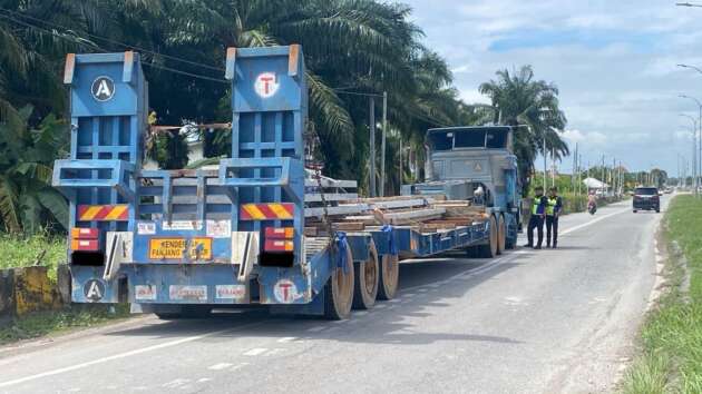 Lorry operators pay RM100k a month for “protection” stickers, to pass roadblocks without inspection: report