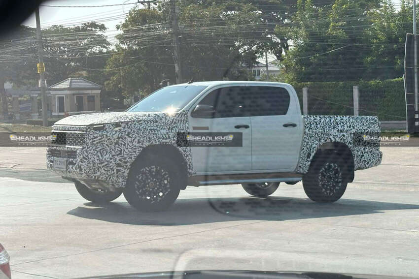 2025 Toyota Hilux Travo spied – new front, rear design for 9th gen, but cab and platform remain unchanged 1870924