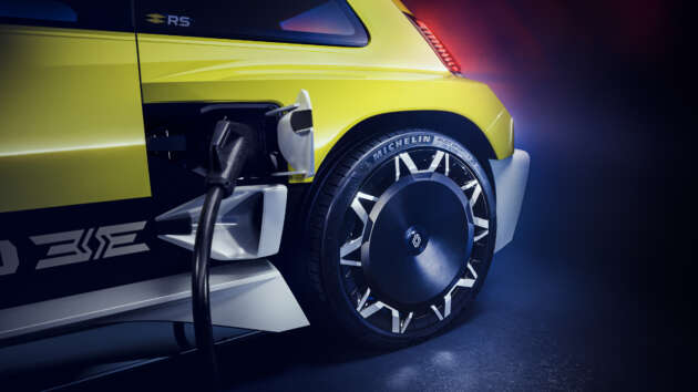 Renault 5 Turbo 3E – 544 PS RWD EV hot hatch, in-wheel motors, 0-100 km/h 3.5 secs, drift handbrake!