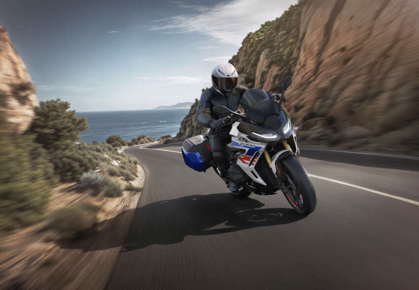 2025 BMW Motorrad R1300 RS sportsbike launched 1908588