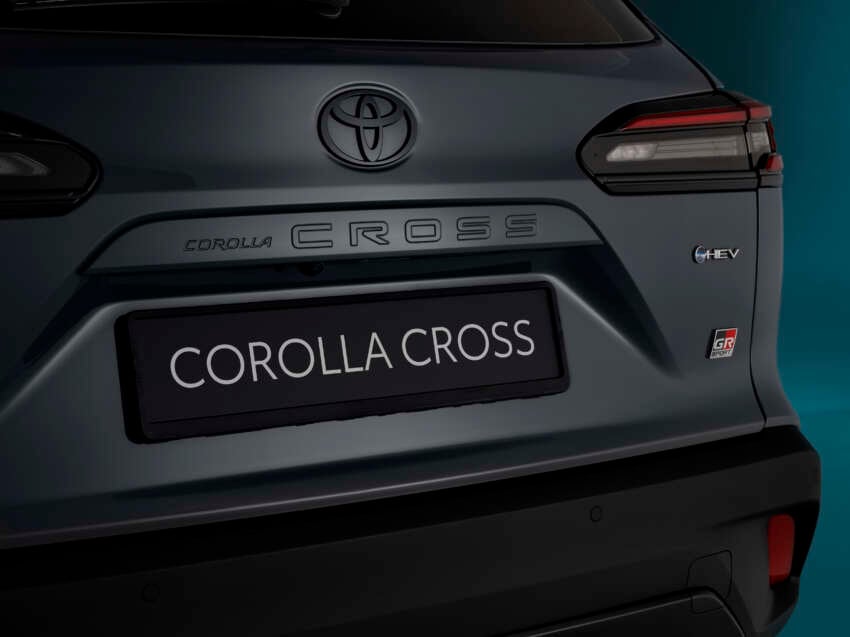 Toyota Corolla Cross facelift for Europe adds new head- and taillights, upgraded interior, GR Sport trim 1914053