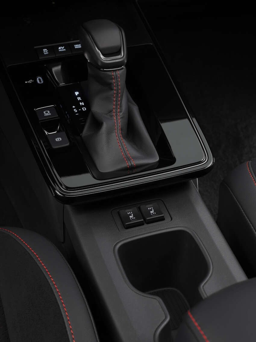 Toyota Corolla Cross facelift for Europe adds new head- and taillights, upgraded interior, GR Sport trim 1914060