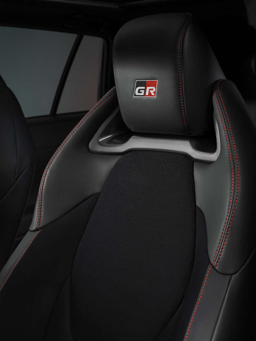 Toyota Corolla Cross facelift for Europe adds new head- and taillights, upgraded interior, GR Sport trim 1914061