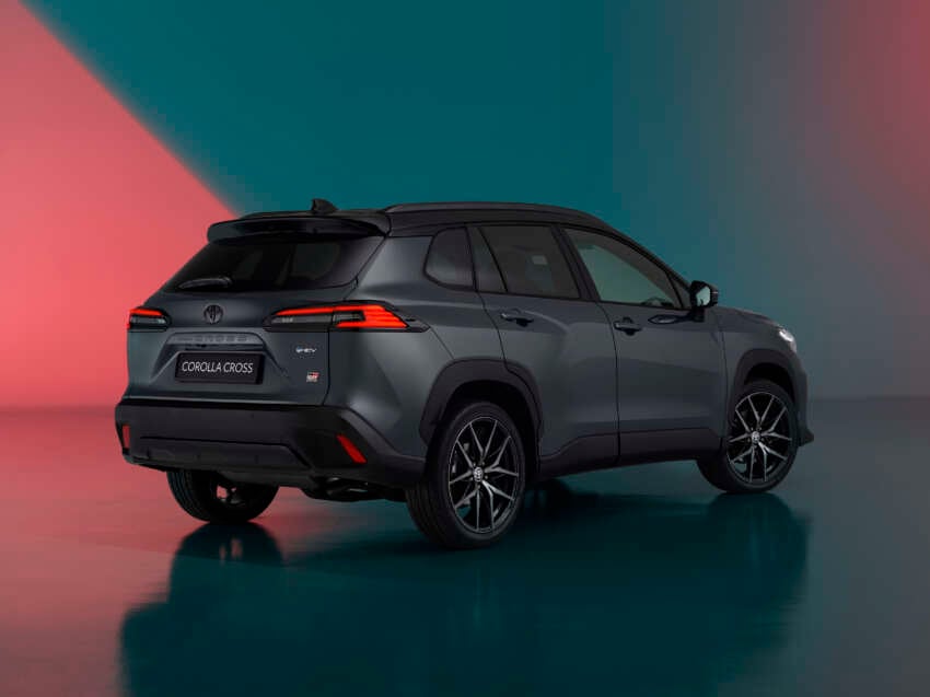 Toyota Corolla Cross facelift for Europe adds new head- and taillights, upgraded interior, GR Sport trim 1914045