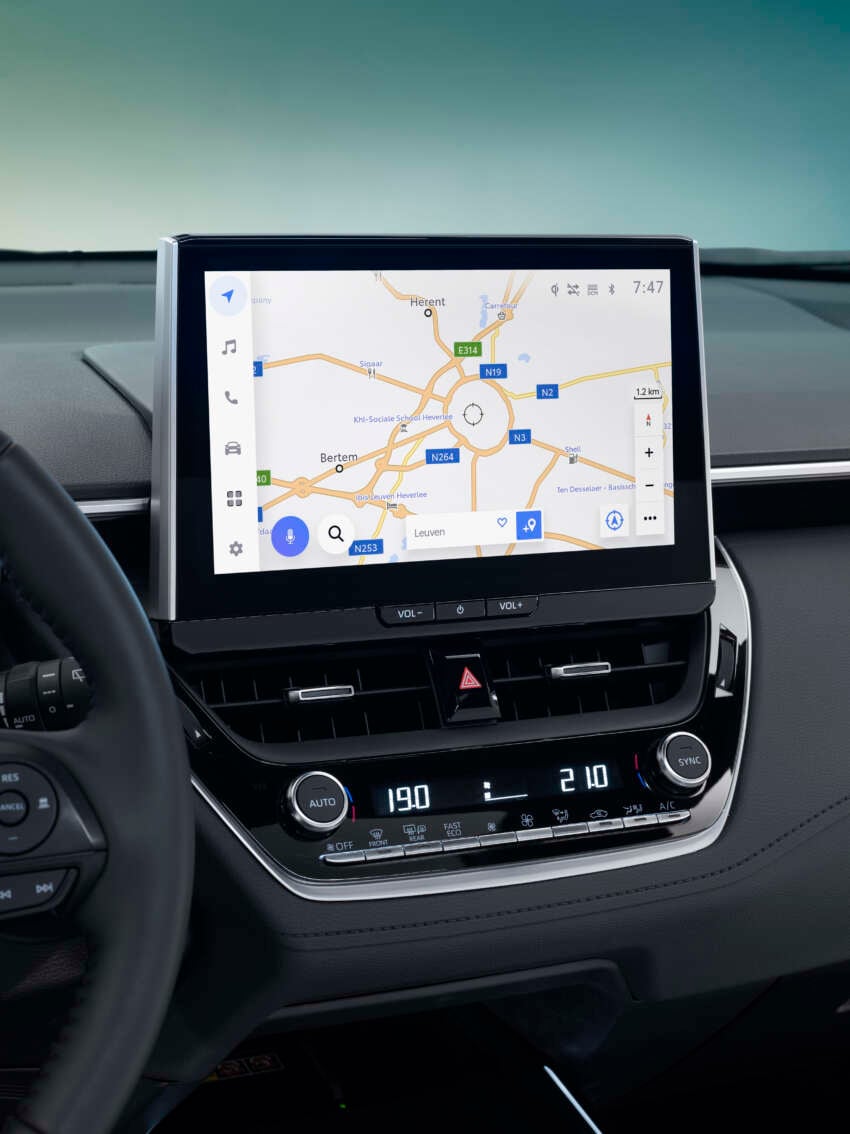 Toyota Corolla Cross facelift for Europe adds new head- and taillights, upgraded interior, GR Sport trim 1914029