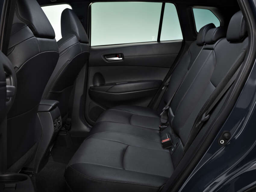 Toyota Corolla Cross facelift for Europe adds new head- and taillights, upgraded interior, GR Sport trim 1914036