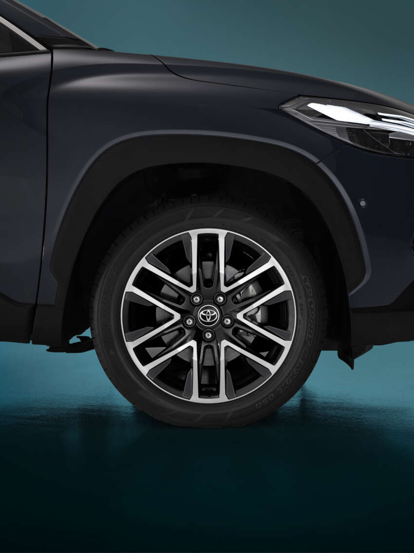 Toyota Corolla Cross facelift for Europe adds new head- and taillights, upgraded interior, GR Sport trim 1914026