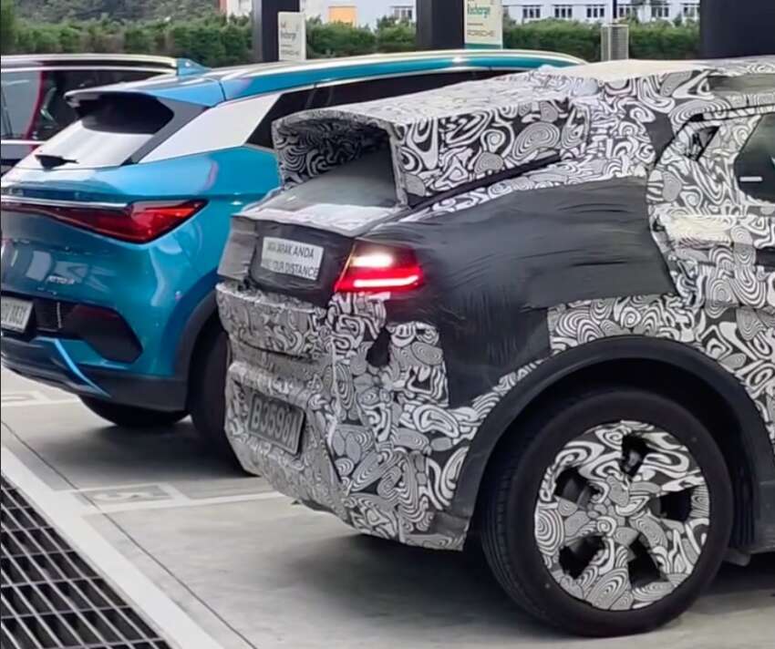Perodua ‘QV-E’ EV parked next to BYD Atto 3 while testing shows good size, proportions; daring roofline 1922028