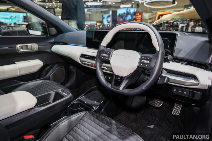 Kia EV4 sedan shown at GIIAS 2025 – 204 PS FWD; two battery sizes, up to 630 km range WLTP 1947849