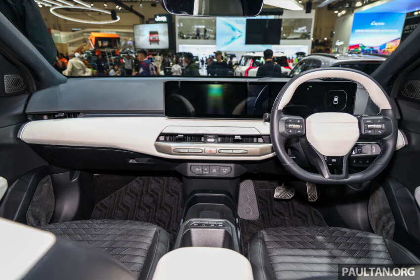 Kia EV4 sedan shown at GIIAS 2025 – 204 PS FWD; two battery sizes, up to 630 km range WLTP 1947851