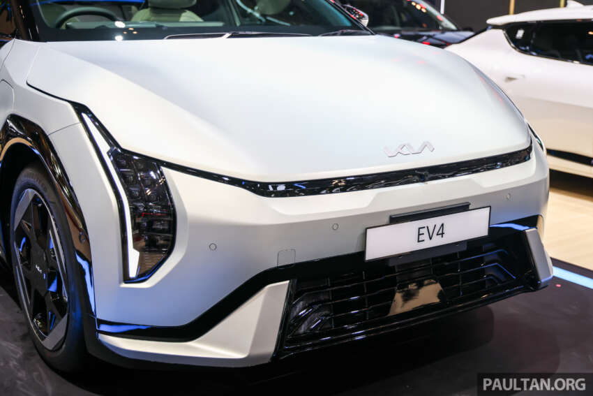 Kia EV4 sedan shown at GIIAS 2025 – 204 PS FWD; two battery sizes, up to 630 km range WLTP 1947845