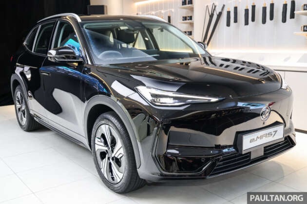 2025 Proton eMas 7 gets new Obsidian Black exterior, Alabaster White interior options, OTA Apple CarPlay