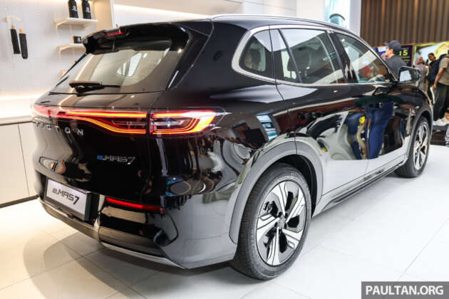 2025 Proton eMas 7 gets new Obsidian Black exterior, Alabaster White interior options, OTA Apple CarPlay