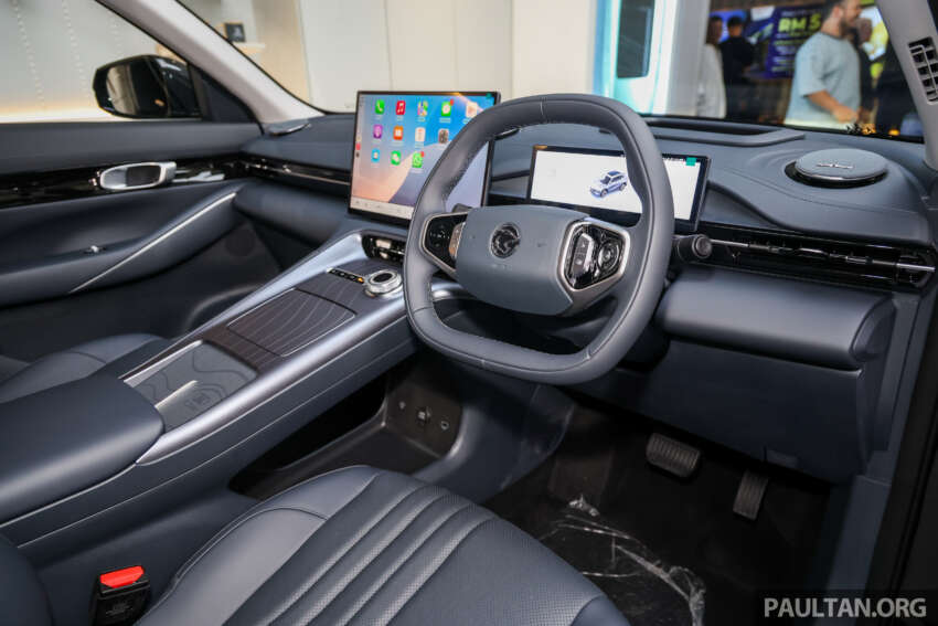 2025 Proton eMas 7 gets new Obsidian Black exterior, Alabaster White interior options, OTA Apple CarPlay 1935322