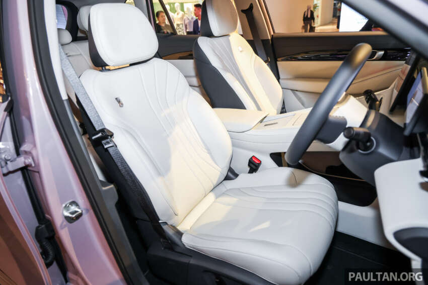 2025 Proton eMas 7 gets new Obsidian Black exterior, Alabaster White interior options, OTA Apple CarPlay 1935376