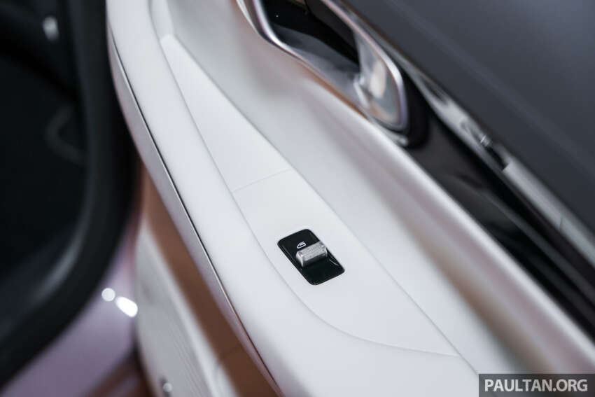 2025 Proton eMas 7 gets new Obsidian Black exterior, Alabaster White interior options, OTA Apple CarPlay 1935380