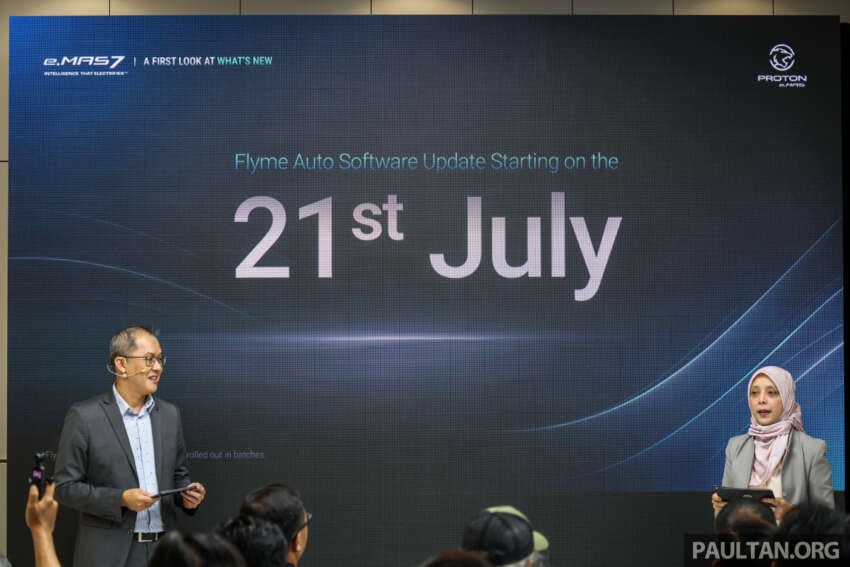 2025 Proton eMas 7 gets new Obsidian Black exterior, Alabaster White interior options, OTA Apple CarPlay 1935440