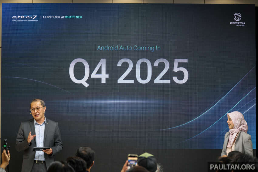 2025 Proton eMas 7 gets new Obsidian Black exterior, Alabaster White interior options, OTA Apple CarPlay 1935435
