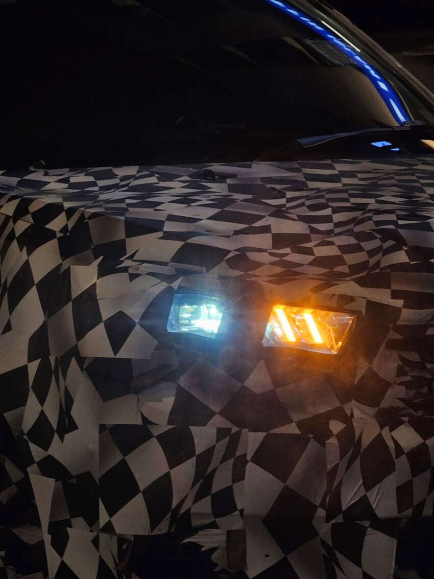 2025 Proton Saga MC3 seen at night – rear taillights with S70-like LED signature; LED projector headlamps 1957253