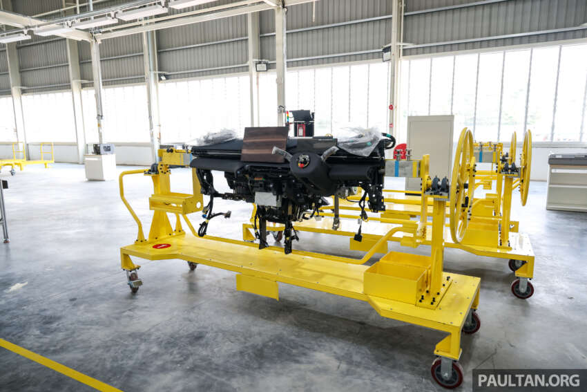 Kilang EV Proton di Tanjong Malim dibuka secara rasmi – eMas 7 CKD mula diproduksi, diikuti eMas 5 1964117