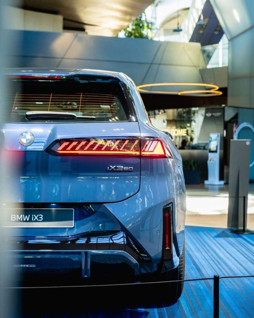 2026 BMW iX3 NA5 debuts: production Neue Klasse gets concept car looks, 805 km range, 372 km in 10min 1967875