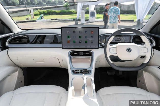 PANDU UJI: Proton eMas 5 Premium 2025 – EV paling murah, tapi seronok dipandu, praktikal dalam bandar!