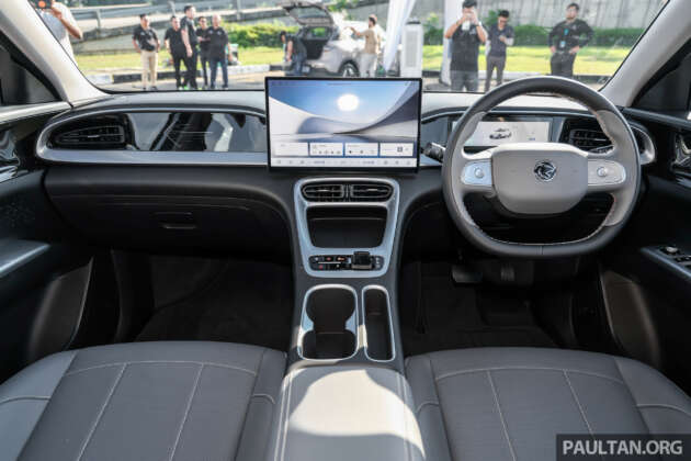 Proton eMas 5 didedahkan sepenuhnya – bermula RM60k hingga RM80k, harga sebenar diumum 30 Okt
