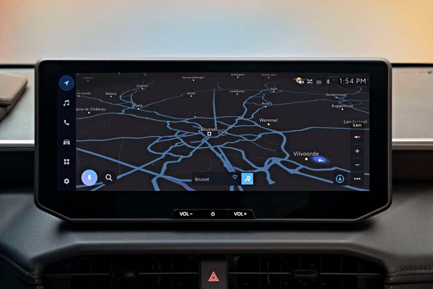 2026 Toyota Hilux Travo – heavy facelift, 2.8L diesel standard, EV with 240 km WLTP range, RM99k-RM192k 1996597