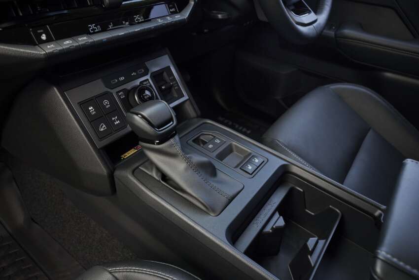 2026 Toyota Hilux Travo – heavy facelift, 2.8L diesel standard, EV with 240 km WLTP range, RM99k-RM192k 1996653