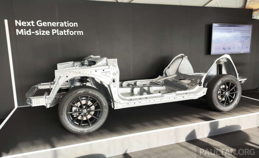 Honda not scaling back on EV development, but is looking at hybrids as mid-term measure – CEO Mibe 2002181