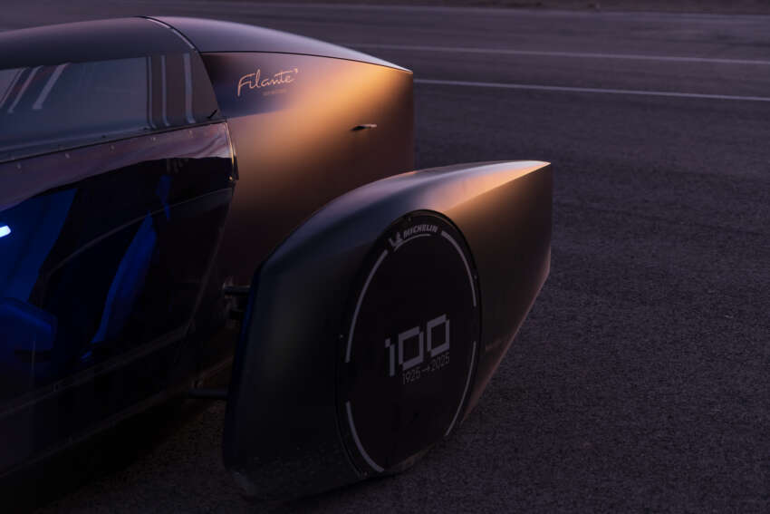 Renault Filante Record EV concept drives 1,008 km on single charge of 87 kWh battery, averaging 108 km/h 2017579