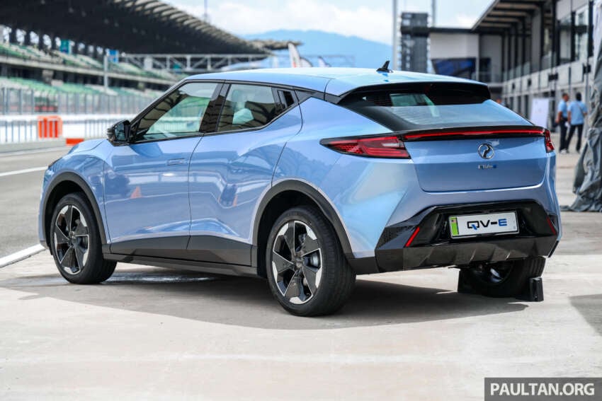 Perodua QV-E dirasmi — EV Malaysia, input Magna Steyr, 0-100 km/j  7.5 saat, jarak 445 km NEDC, RM80k 2006290