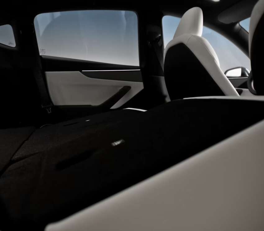2026 Tesla Model Y in China updated to get larger 16-inch screen, black headlining from 6-seater Model Y L 2020091