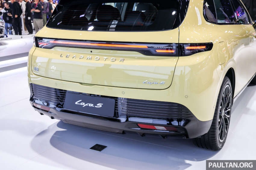 Leapmotor B05 confirmed for UK, Australia – will ASEAN get the Golf-class Lafa 5 EV hatch after B03X? 2071878