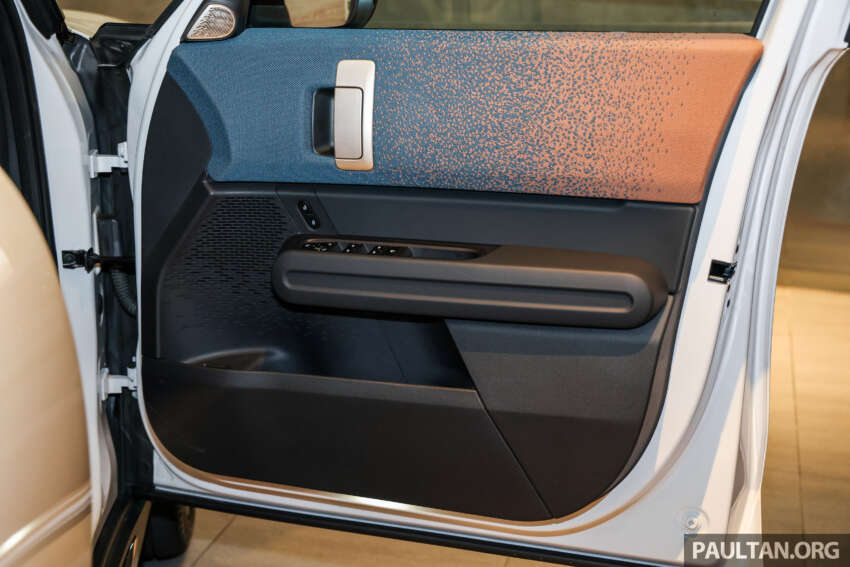 Stand out with the limited edition MINI Countryman S Shadowline and Stealth, exclusive to Auto Bavaria! 2061647
