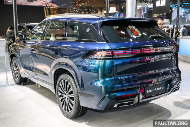 Jaecoo J8 facelift in Beijing – 30-inch 6K touchscreen, 23 speakers, smaller screen for global markets?