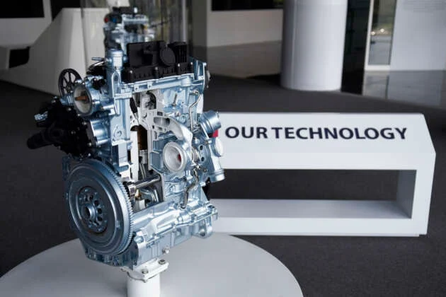 Proton sumbang 8 enjin kepada beberapa institut latihan dan universiti untuk pembelajaran TVET