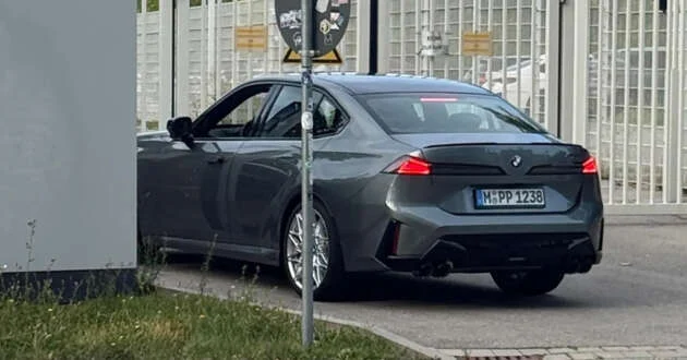 2027 BMW M350 xDrive spied without any camouflage before debut – G50 generation looks similar to NA0 i3 EV