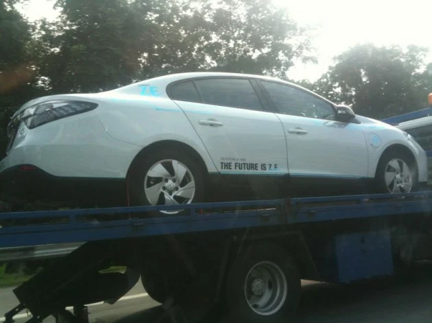 IMG-20121006-WA0004 SPIED: Renault Fluence ZE spotted on transporter