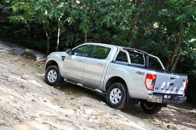 IMG_4956 TESTED: Ford Ranger XLT 2.2 Manual driven in all jungles – the concrete one and the green-muddy one