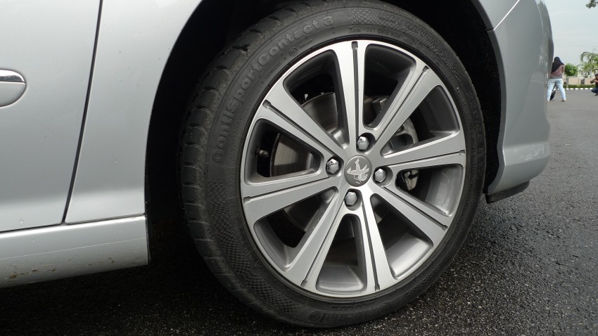 DRIVEN: Peugeot 408 Turbo and 408 2.0 113310