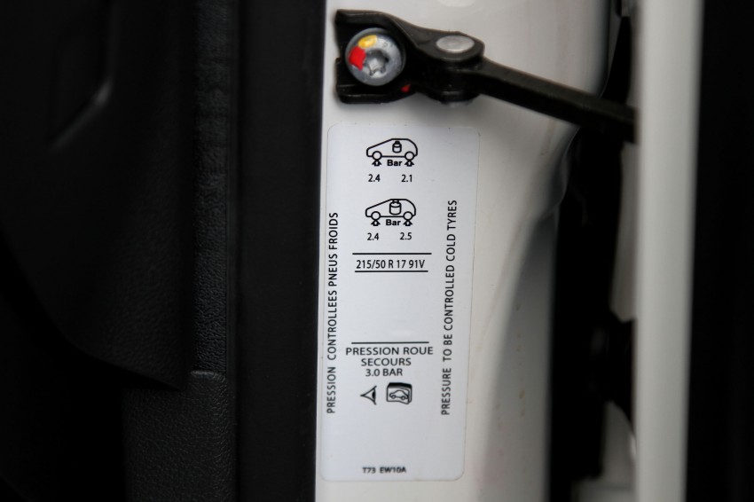 DRIVEN: Peugeot 408 Turbo and 408 2.0 113183