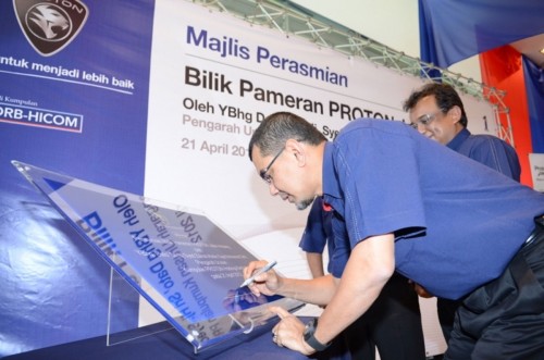 Proton-Platinum-1 Proton opens new Platinum Showroom in Jalan Ampang