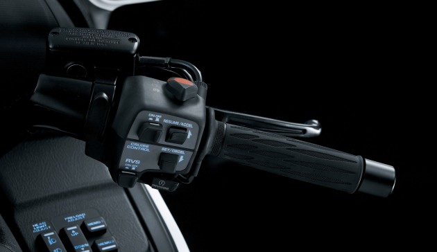 Right-Handlebar-with-cruise-control-and-reverse-gear@ Honda Gold Wing launching May 31, RM174,900