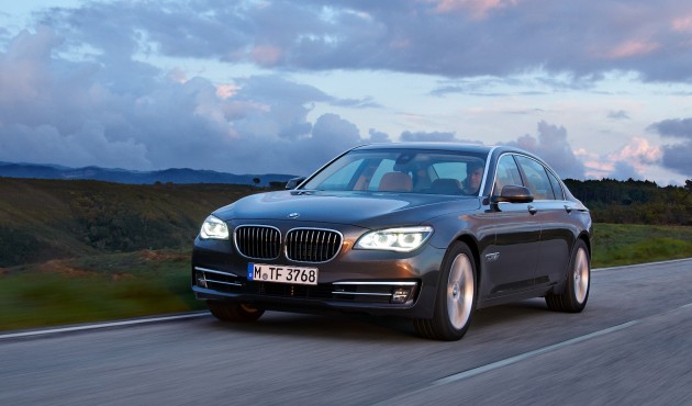 bmw-7-series-facelift-62 2012 BMW 7-Series LCI gets updated inside and out