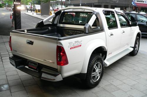 dmax 2 2011 Isuzu D-Max launched – more bling on the muscle